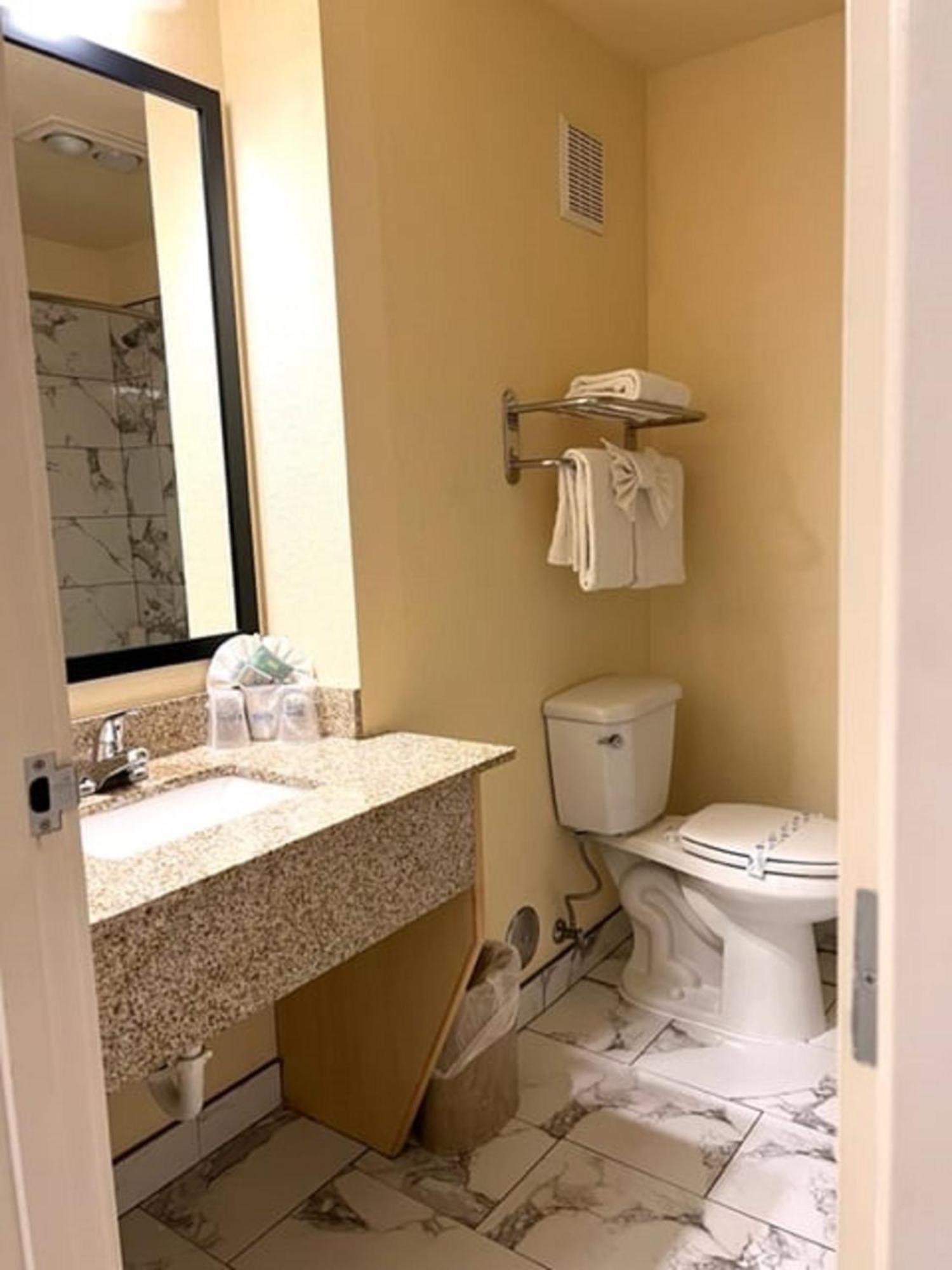 Lighthouse Suites Inn Ocean Shores Extérieur photo